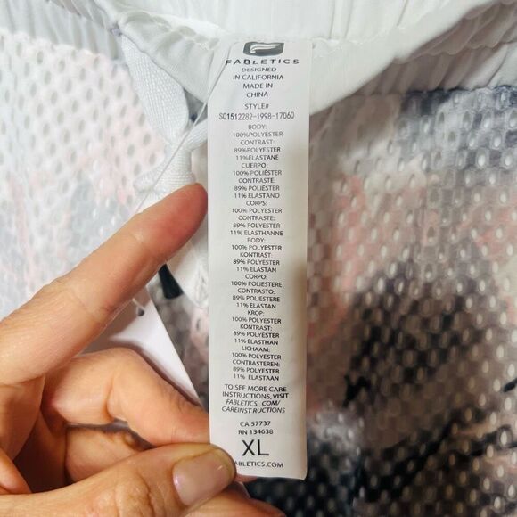 Fabletics Bristol Shorts NWT! Sz XL 14-16 Pink Gray White Camo Mesh Overlay - Picture 5 of 7